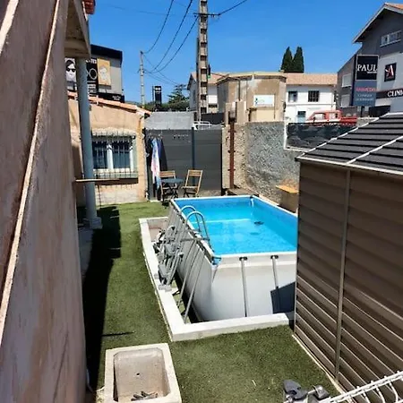 De Piscine 8 Couchages *
