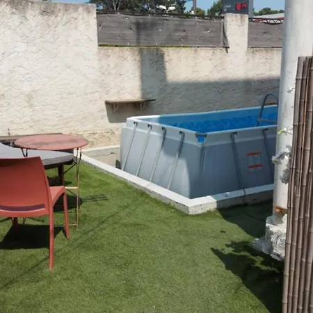 Hébergement de vacances De Piscine 8 Couchages